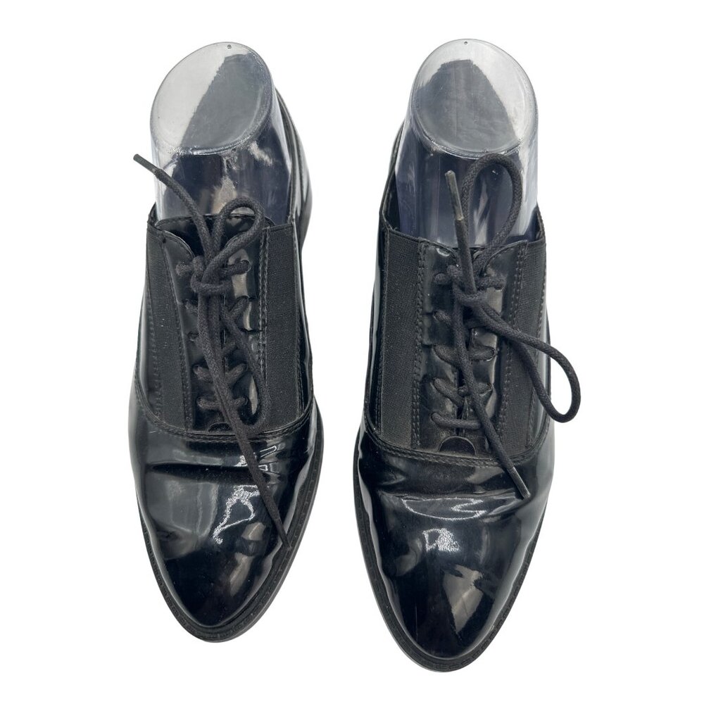 Calvin Klein Size 8  Black Patent Leather Oxford Lace-Up Elegant Design Womens